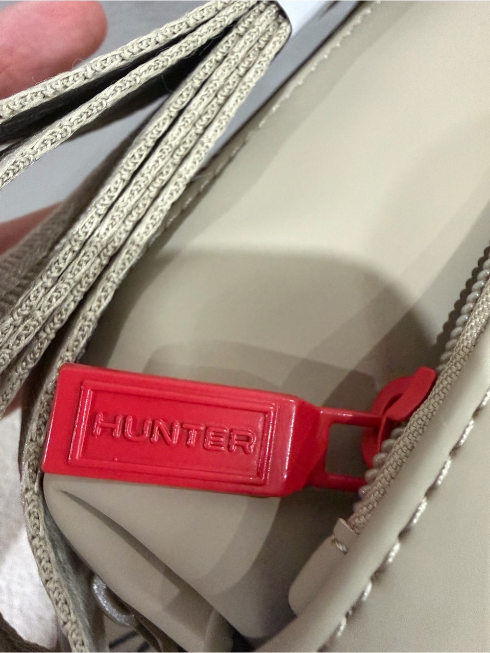Hunter Beige Crossbody Bag Water Resistant Adjustable Strap NWT - Picture 3 of 5